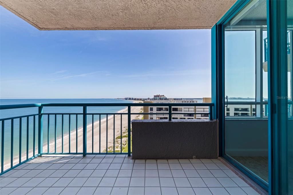 For Sale: $1,850,000 (3 beds, 2 baths, 1942 Square Feet)