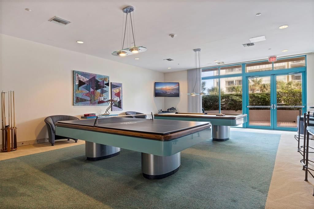 For Sale: $1,850,000 (3 beds, 2 baths, 1942 Square Feet)