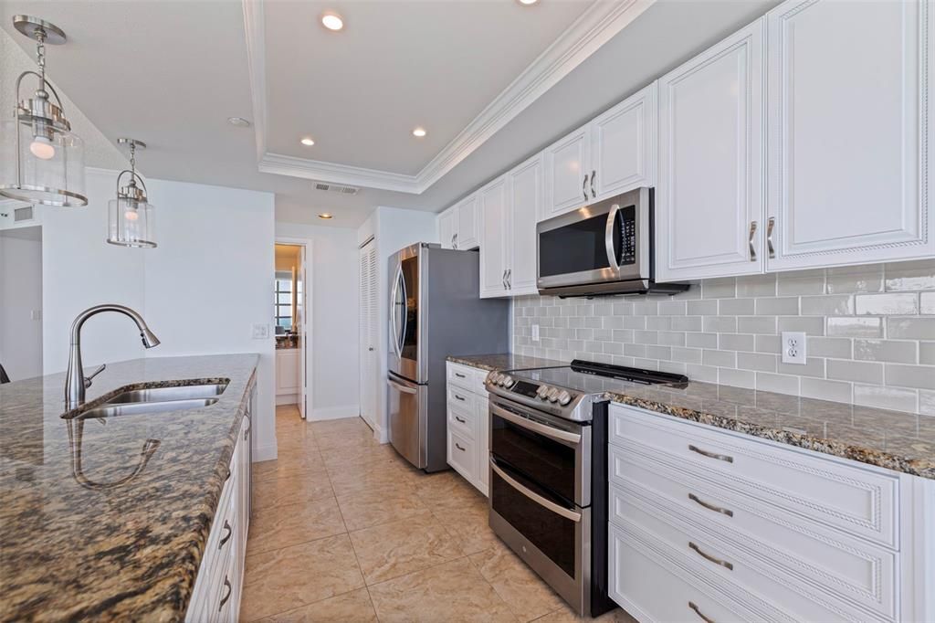 For Sale: $1,850,000 (3 beds, 2 baths, 1942 Square Feet)