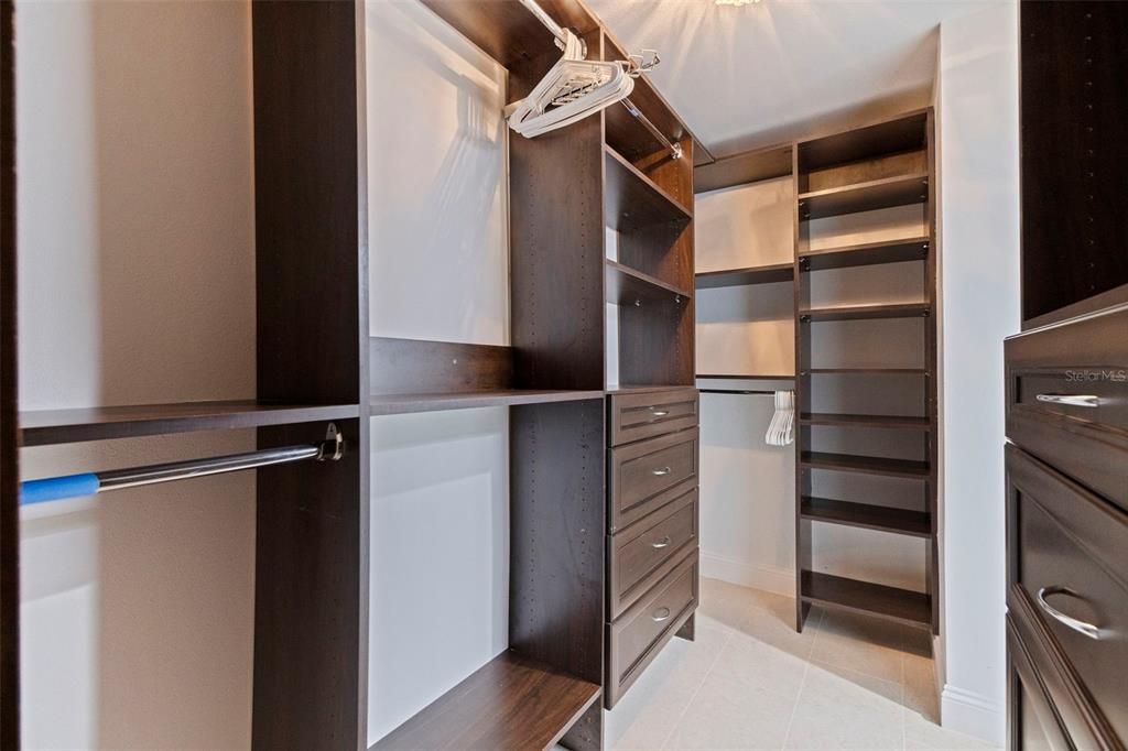 For Sale: $1,850,000 (3 beds, 2 baths, 1942 Square Feet)