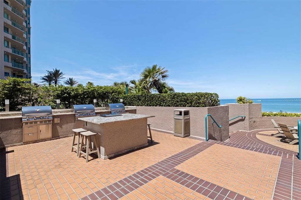 For Sale: $1,850,000 (3 beds, 2 baths, 1942 Square Feet)