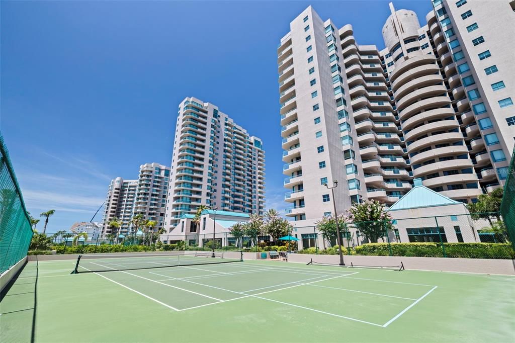 For Sale: $1,850,000 (3 beds, 2 baths, 1942 Square Feet)