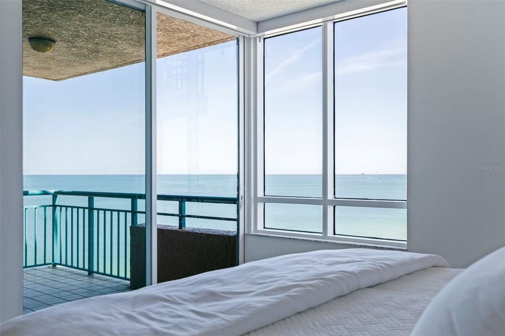 For Sale: $1,850,000 (3 beds, 2 baths, 1942 Square Feet)