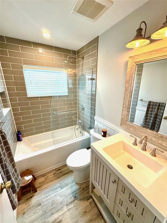 For Sale: $320,000 (3 beds, 2 baths, 1252 Square Feet)