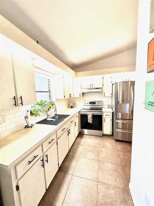 For Sale: $320,000 (3 beds, 2 baths, 1252 Square Feet)