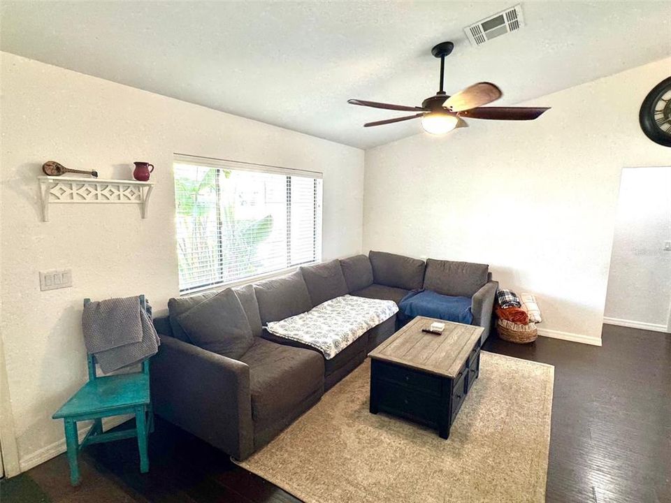 For Sale: $320,000 (3 beds, 2 baths, 1252 Square Feet)