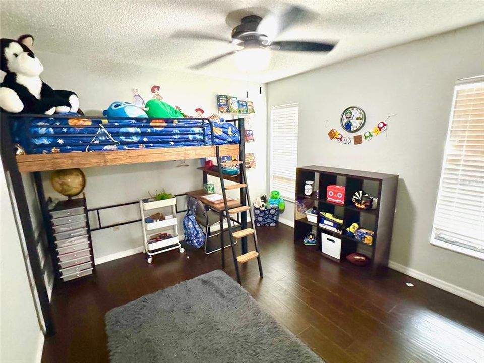 For Sale: $320,000 (3 beds, 2 baths, 1252 Square Feet)