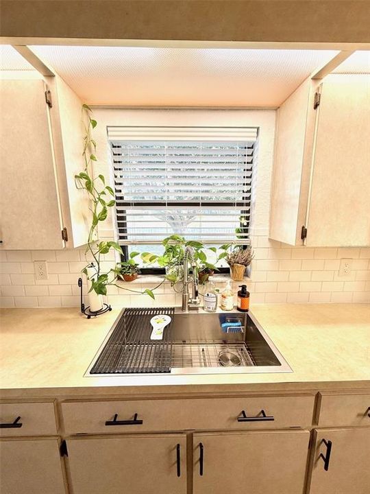 For Sale: $320,000 (3 beds, 2 baths, 1252 Square Feet)