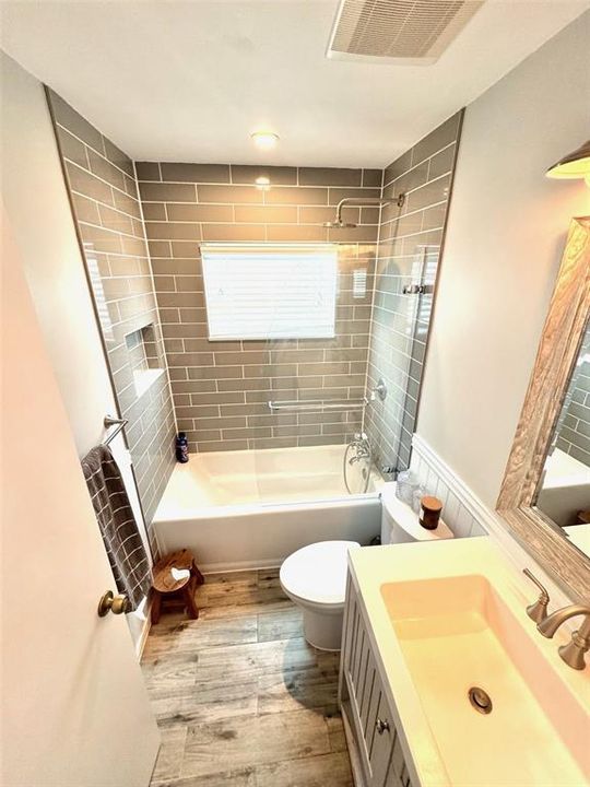 For Sale: $320,000 (3 beds, 2 baths, 1252 Square Feet)