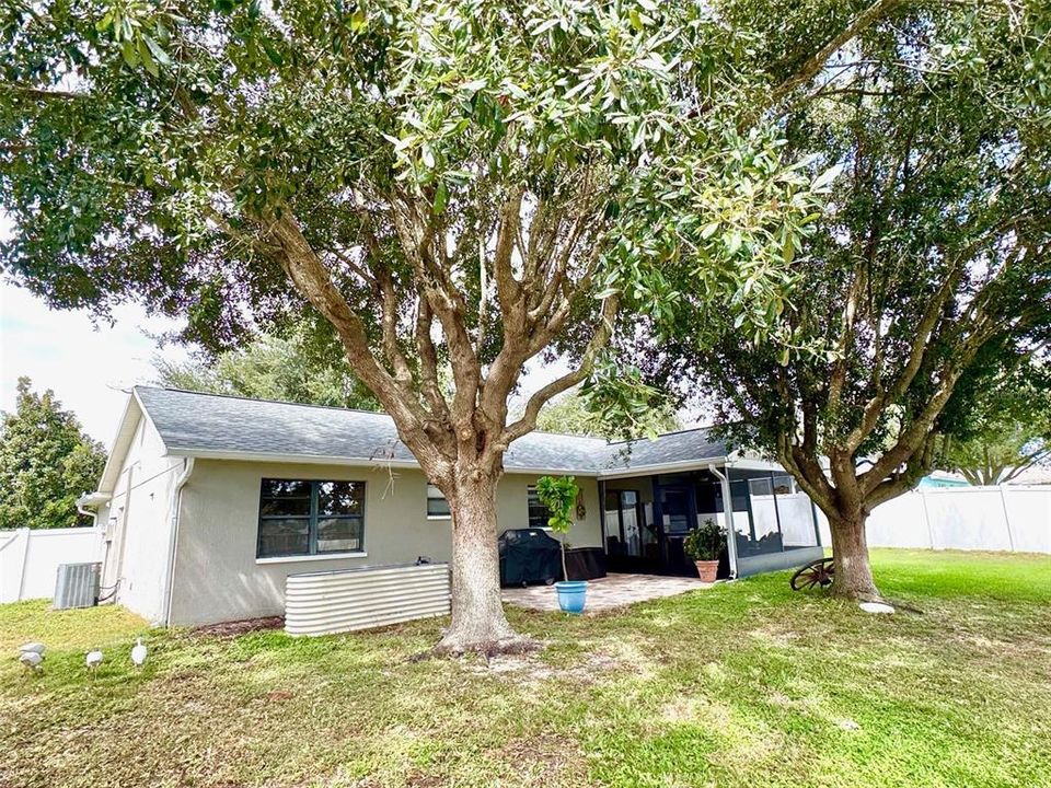 For Sale: $320,000 (3 beds, 2 baths, 1252 Square Feet)