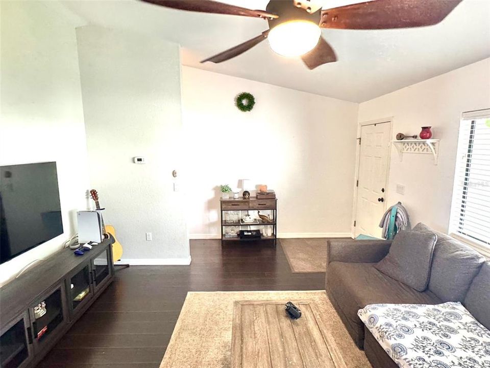 For Sale: $320,000 (3 beds, 2 baths, 1252 Square Feet)