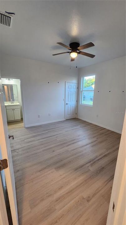 Active With Contract: $255,000 (3 beds, 2 baths, 1174 Square Feet)