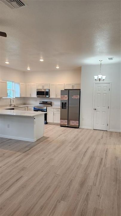 Active With Contract: $255,000 (3 beds, 2 baths, 1174 Square Feet)