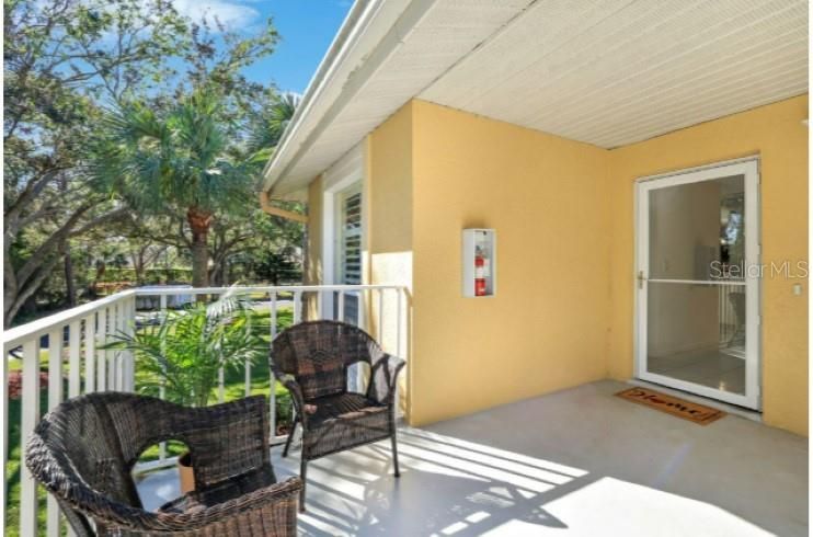 For Sale: $339,900 (2 beds, 2 baths, 1168 Square Feet)