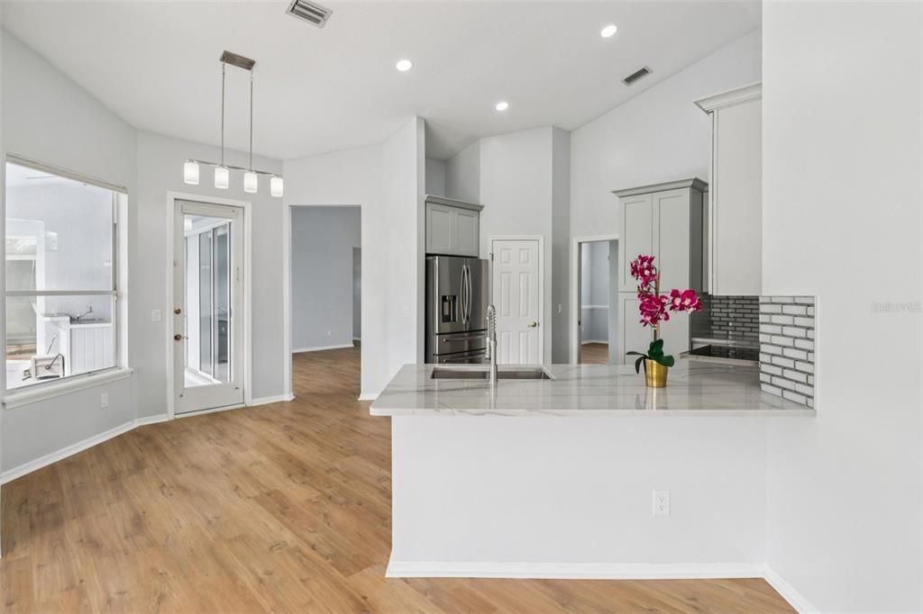 На продажу: $824,900 (4 спален, 3 ванн, 2642 Квадратных фут)