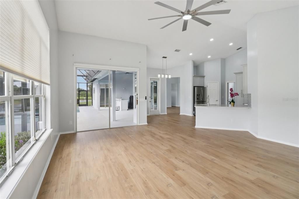 На продажу: $824,900 (4 спален, 3 ванн, 2642 Квадратных фут)