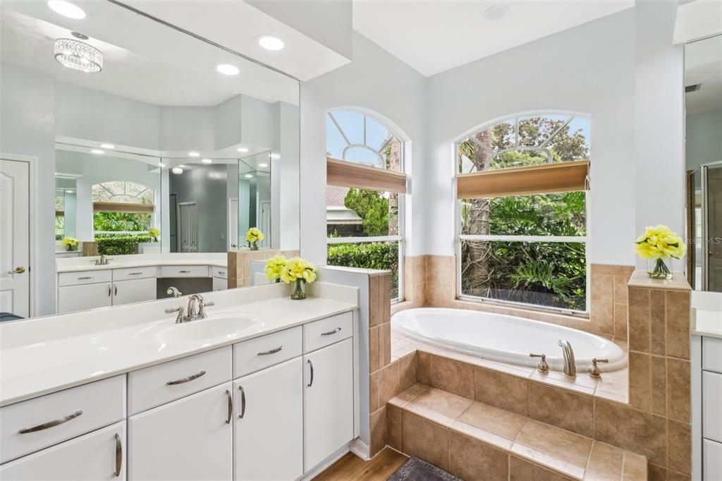 На продажу: $824,900 (4 спален, 3 ванн, 2642 Квадратных фут)