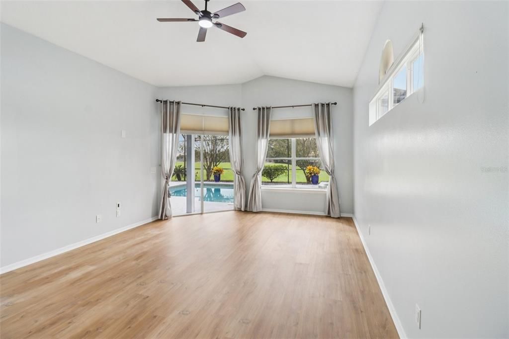 На продажу: $824,900 (4 спален, 3 ванн, 2642 Квадратных фут)