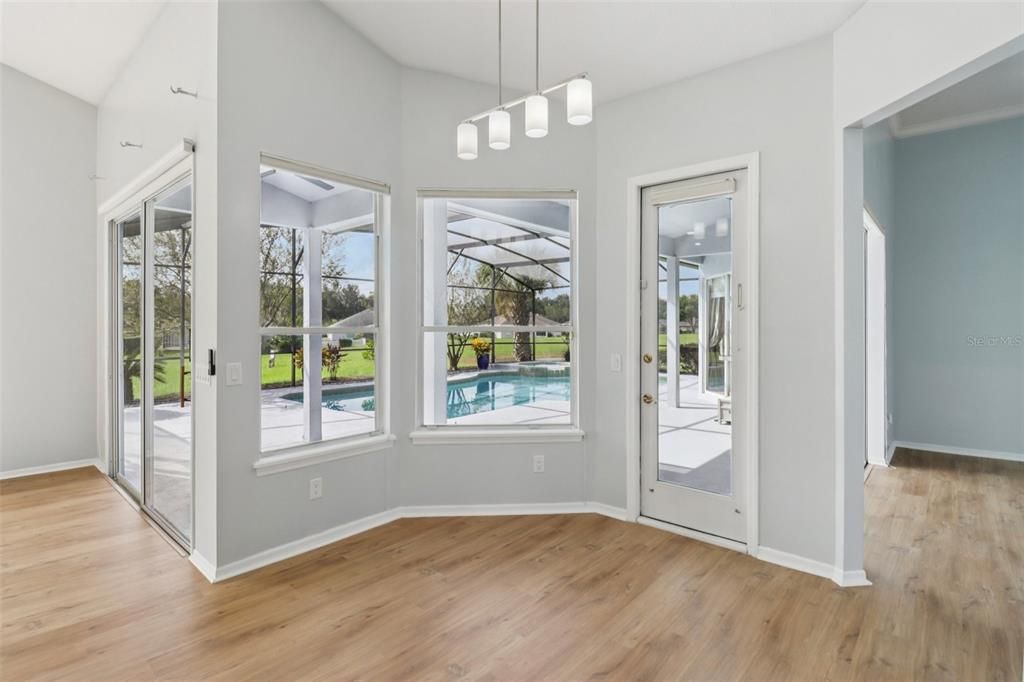 На продажу: $824,900 (4 спален, 3 ванн, 2642 Квадратных фут)