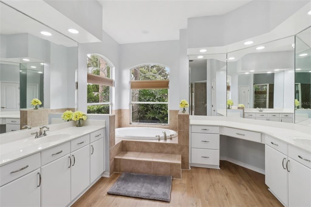 На продажу: $824,900 (4 спален, 3 ванн, 2642 Квадратных фут)