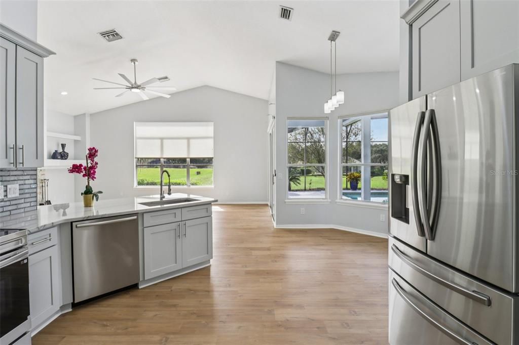 На продажу: $824,900 (4 спален, 3 ванн, 2642 Квадратных фут)