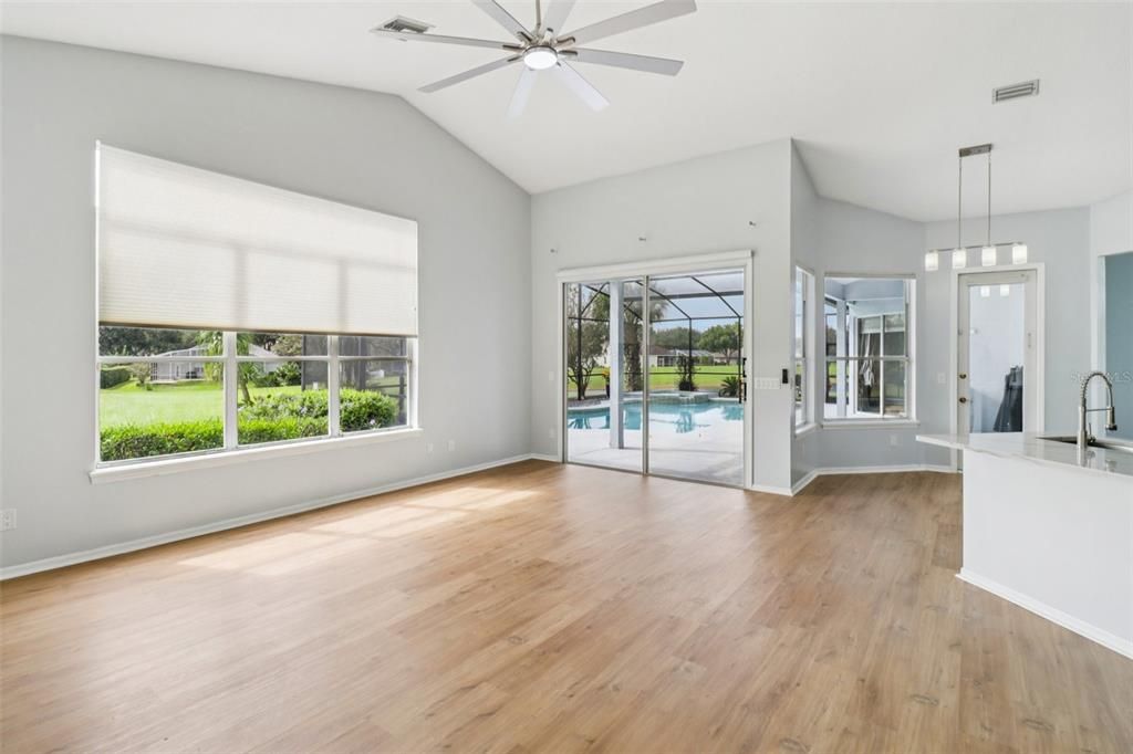 На продажу: $824,900 (4 спален, 3 ванн, 2642 Квадратных фут)