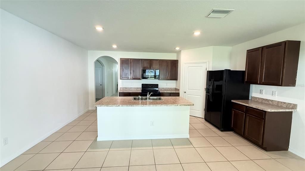 出租: $2,200 (4 贝兹, 2 浴室, 1846 平方英尺)