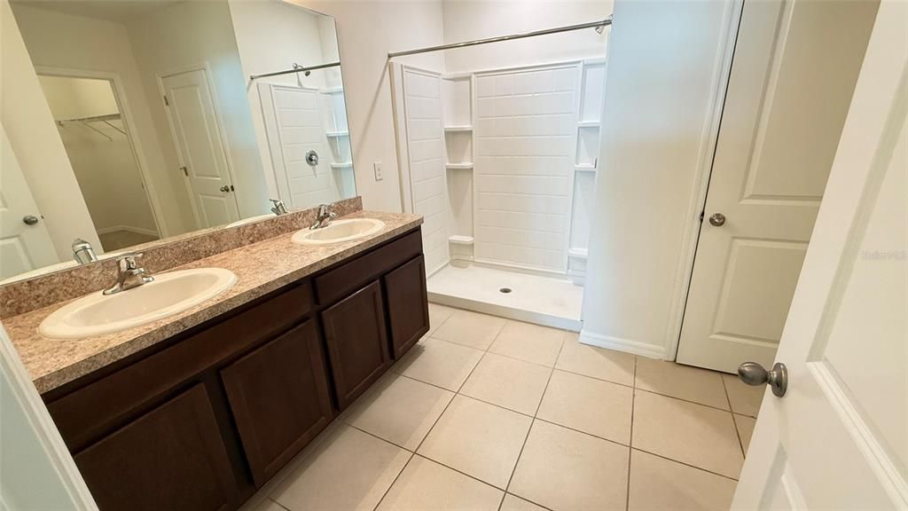 出租: $2,200 (4 贝兹, 2 浴室, 1846 平方英尺)