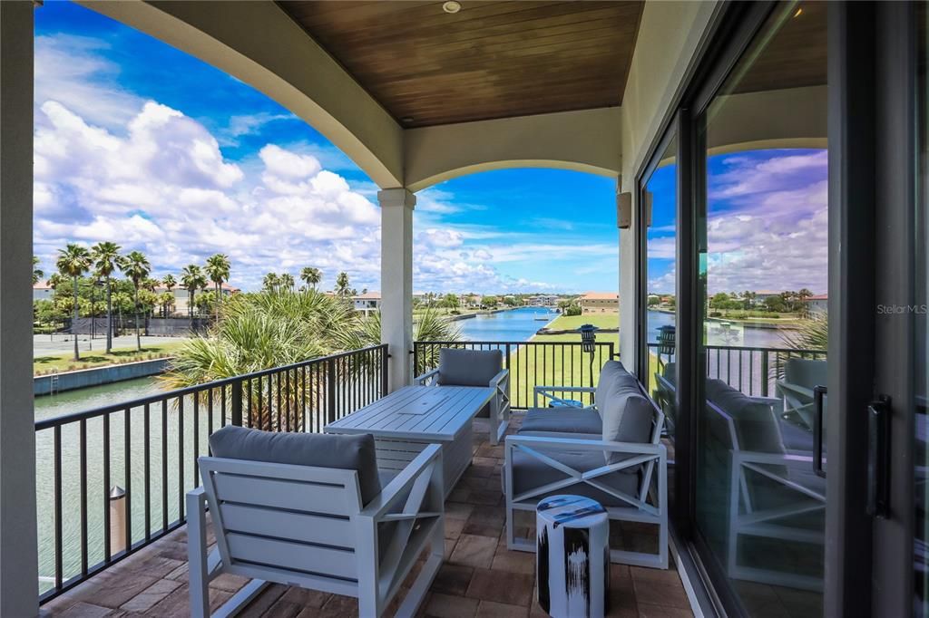 Activo con contrato: $1,499,000 (3 camas, 4 baños, 3478 Pies cuadrados)