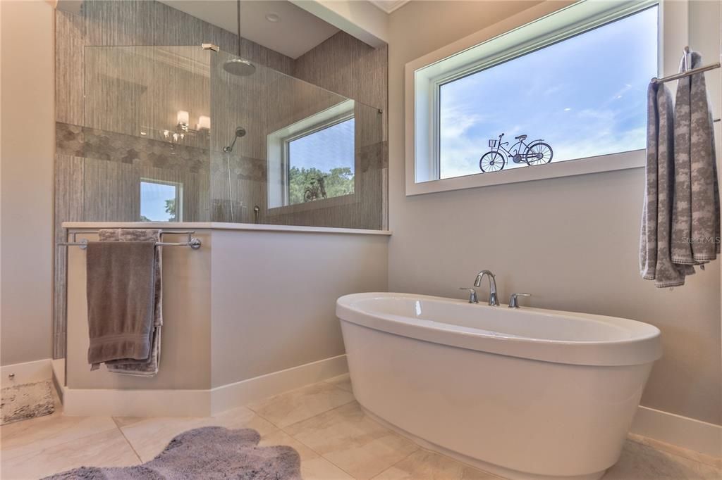 Activo con contrato: $1,499,000 (3 camas, 4 baños, 3478 Pies cuadrados)