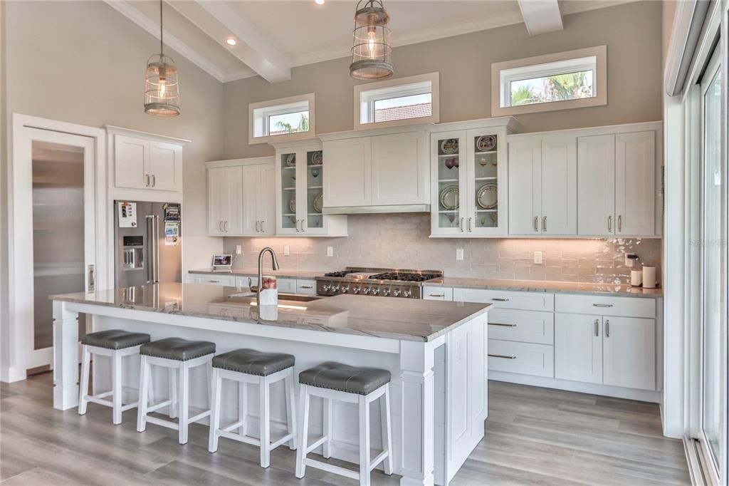 Activo con contrato: $1,499,000 (3 camas, 4 baños, 3478 Pies cuadrados)