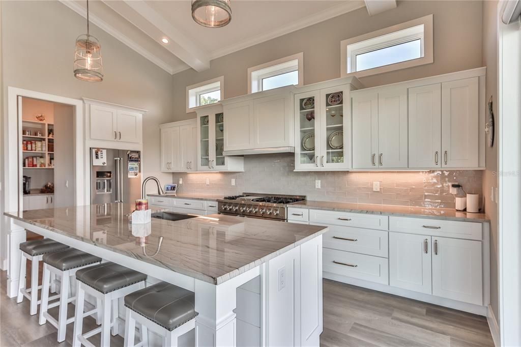 Activo con contrato: $1,499,000 (3 camas, 4 baños, 3478 Pies cuadrados)