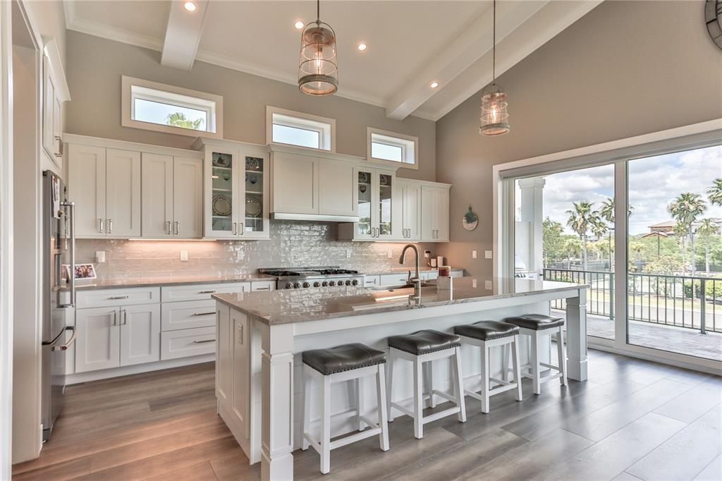 Activo con contrato: $1,499,000 (3 camas, 4 baños, 3478 Pies cuadrados)