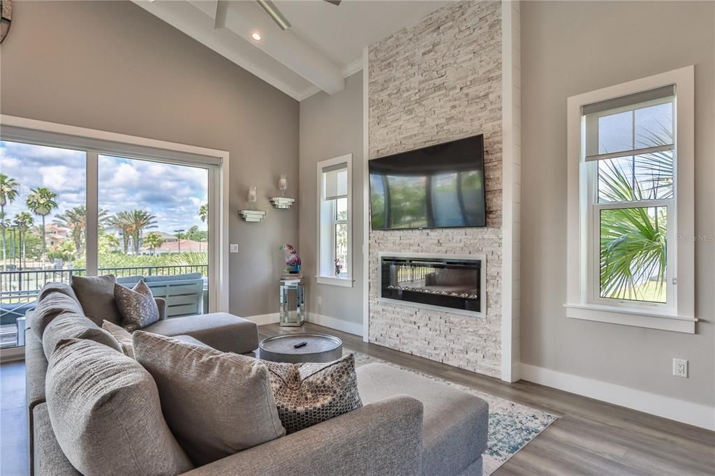 Activo con contrato: $1,499,000 (3 camas, 4 baños, 3478 Pies cuadrados)