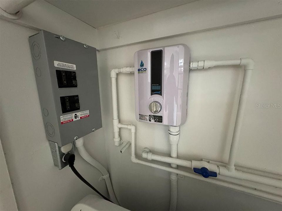 待售: $130,000 (2 贝兹, 1 浴室, 952 平方英尺)