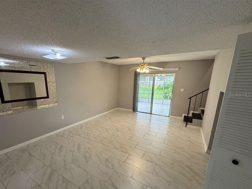 待售: $130,000 (2 贝兹, 1 浴室, 952 平方英尺)