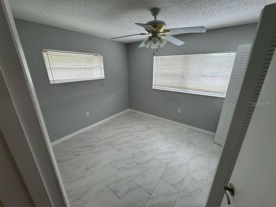 待售: $130,000 (2 贝兹, 1 浴室, 952 平方英尺)