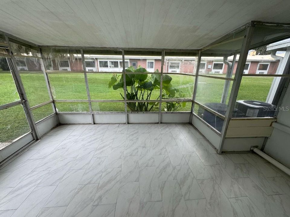 待售: $130,000 (2 贝兹, 1 浴室, 952 平方英尺)