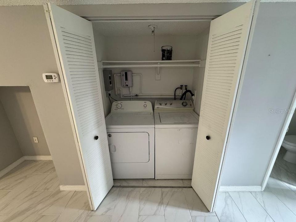 待售: $130,000 (2 贝兹, 1 浴室, 952 平方英尺)