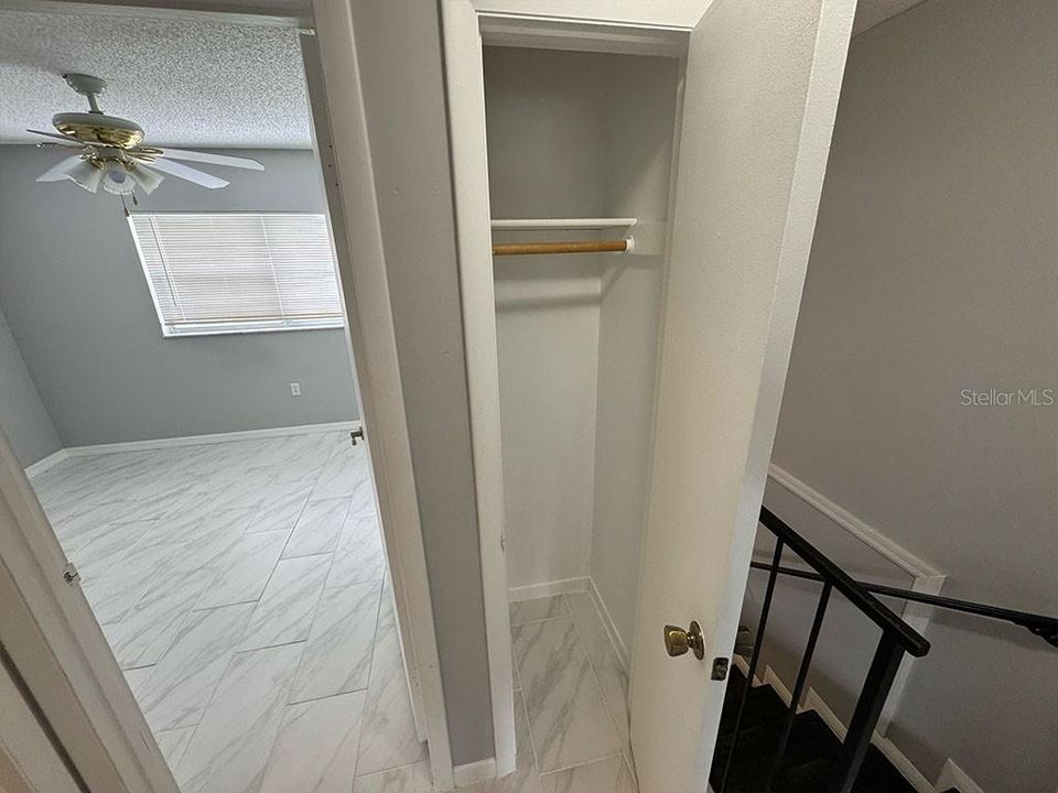 待售: $130,000 (2 贝兹, 1 浴室, 952 平方英尺)