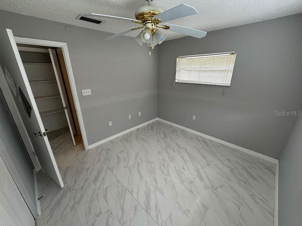 待售: $130,000 (2 贝兹, 1 浴室, 952 平方英尺)