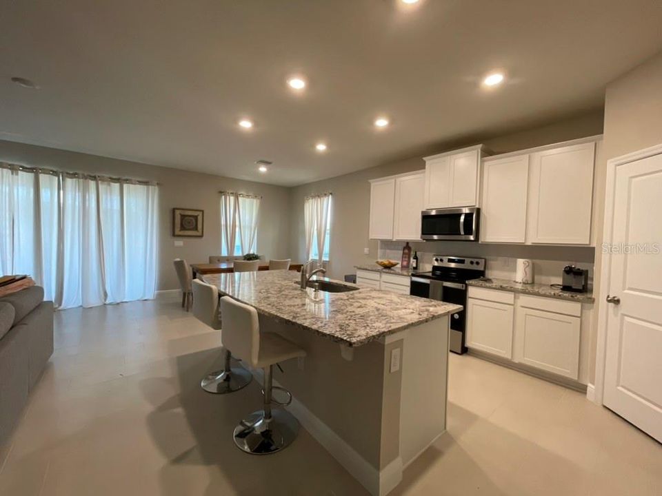 For Rent: $3,250 (4 beds, 2 baths, 2035 Square Feet)