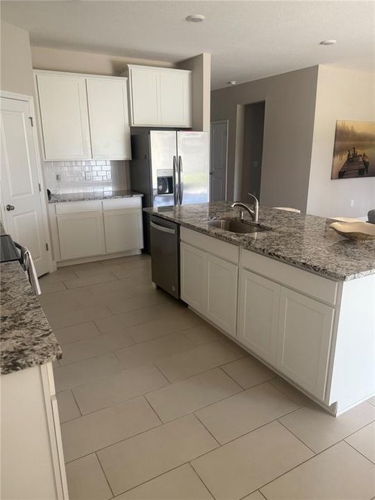 For Rent: $3,250 (4 beds, 2 baths, 2035 Square Feet)