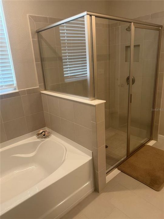 For Rent: $3,250 (4 beds, 2 baths, 2035 Square Feet)