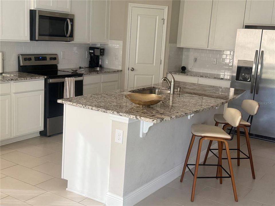 For Rent: $3,250 (4 beds, 2 baths, 2035 Square Feet)