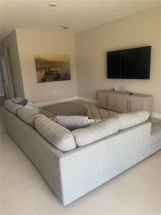 For Rent: $3,250 (4 beds, 2 baths, 2035 Square Feet)