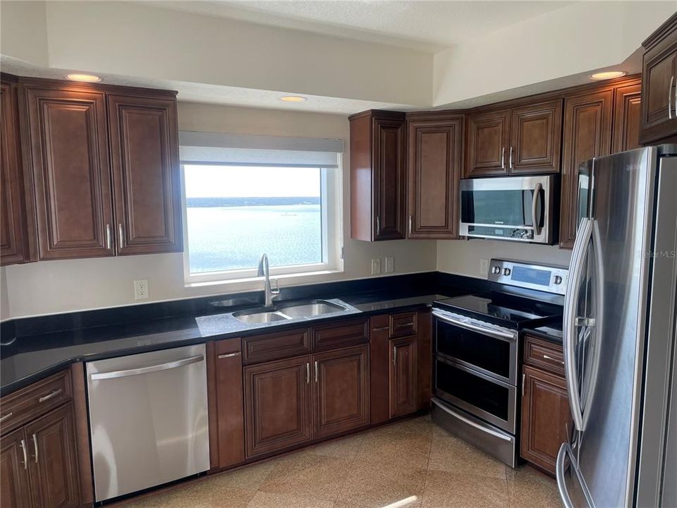 For Rent: $6,500 (3 beds, 2 baths, 1952 Square Feet)