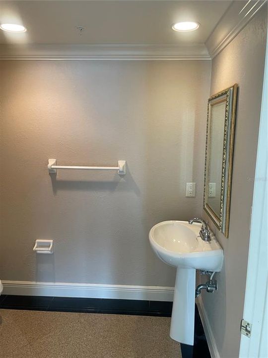 For Rent: $6,500 (3 beds, 2 baths, 1952 Square Feet)