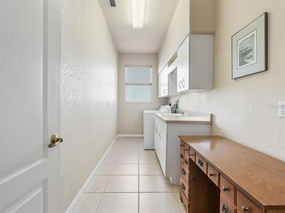 Active With Contract: $525,000 (3 beds, 2 baths, 2252 Square Feet)