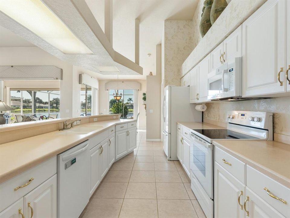 Active With Contract: $525,000 (3 beds, 2 baths, 2252 Square Feet)